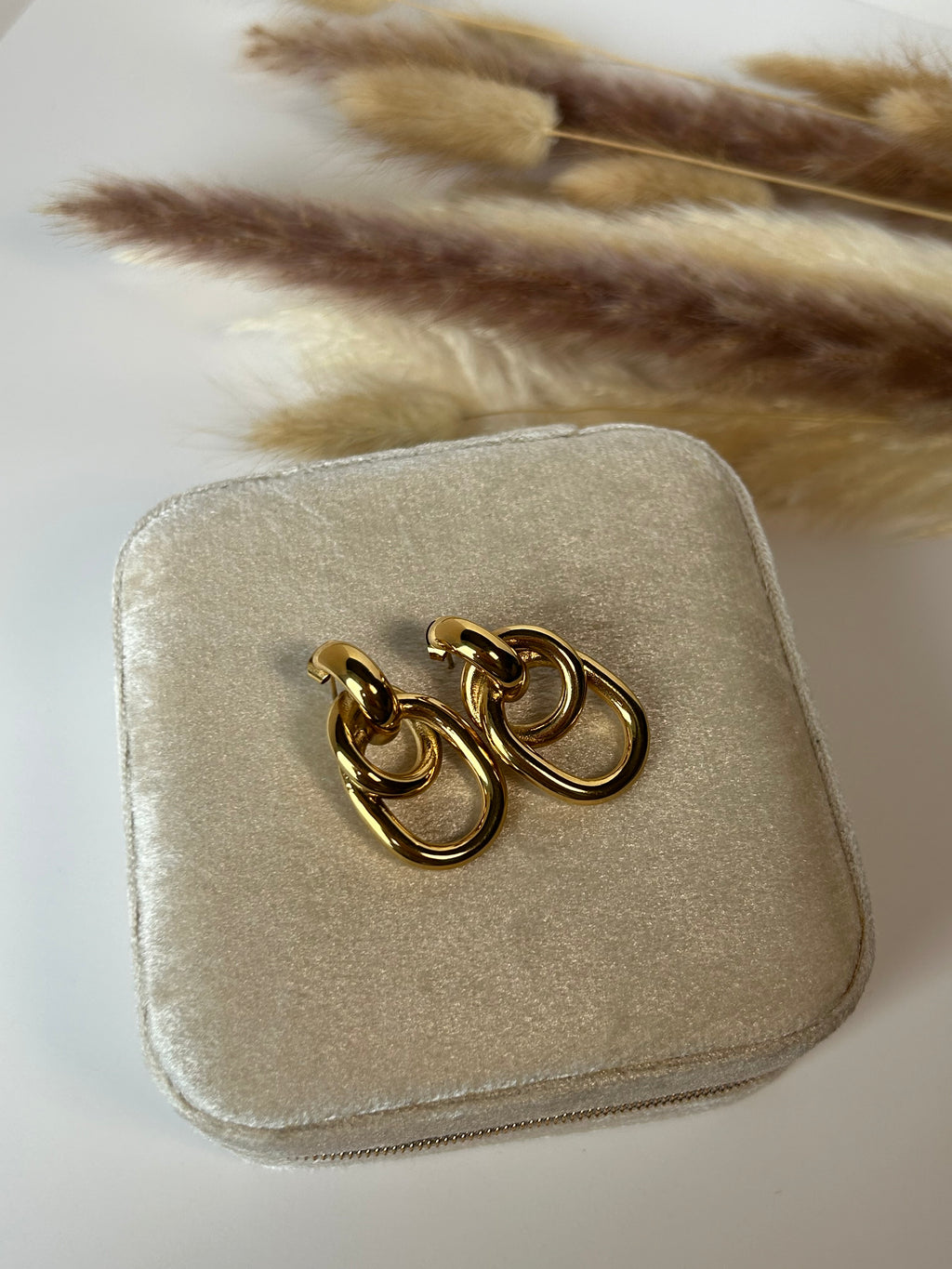 María Earrings