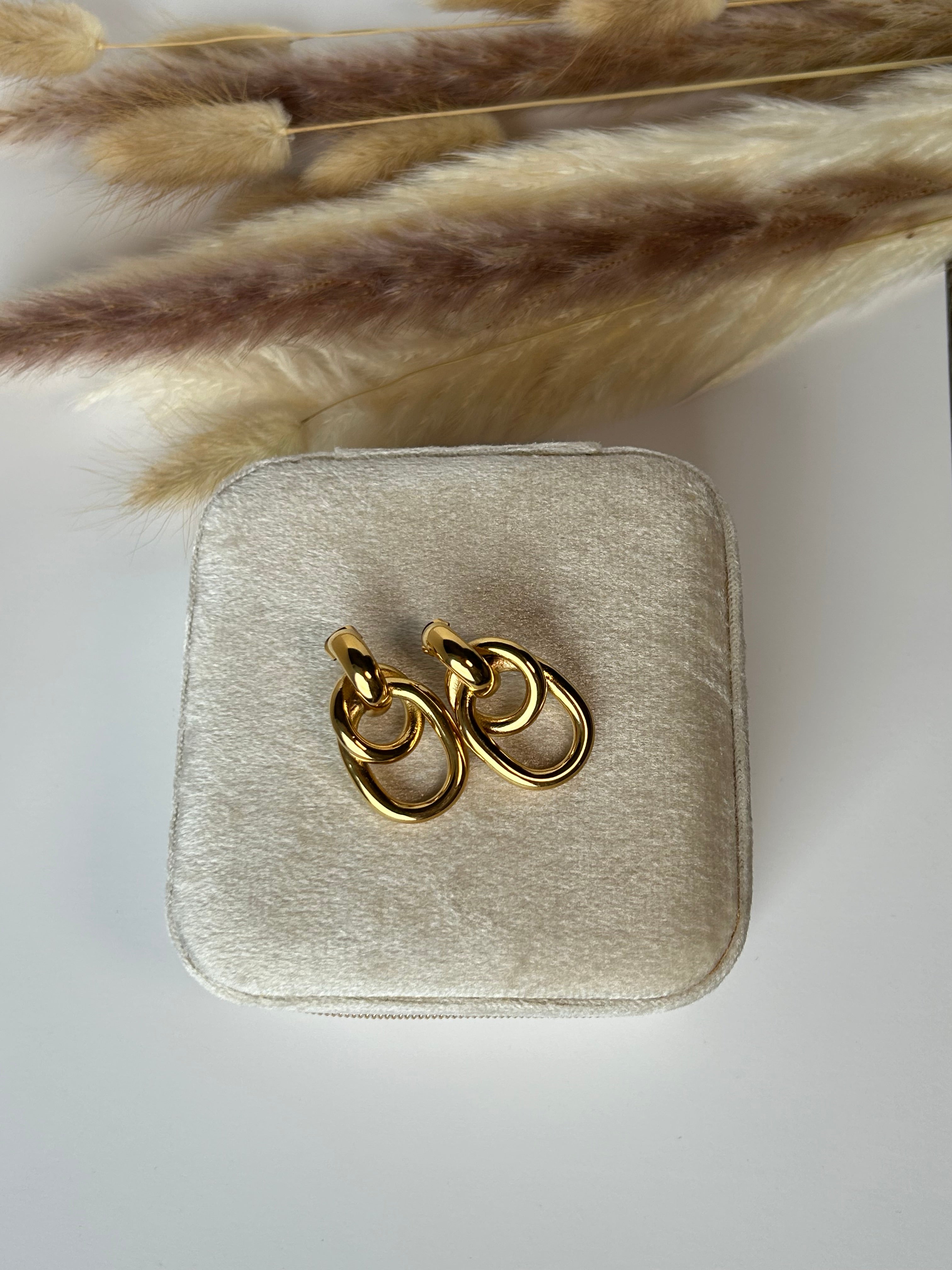 María Earrings